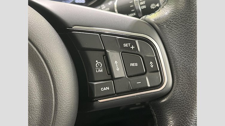 2019 認定中古車 Jaguar E-Pace サントリーニブラック D180 オートマチック全輪駆動 S