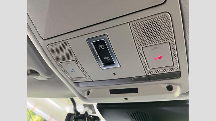 2019 認定中古車 Jaguar E-Pace サントリーニブラック D180 オートマチック全輪駆動 S