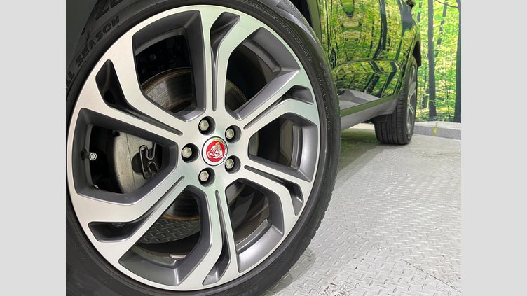 2019 認定中古車 Jaguar E-Pace サントリーニブラック D180 オートマチック全輪駆動 S