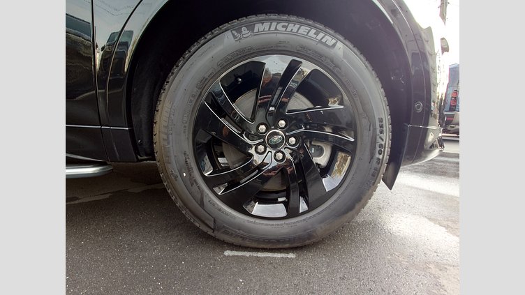 2024 認定中古車 Land Rover Discovery Sport サントリーニブラック D200マイルドハイブリッド（ディーゼル） 標準ホイール S