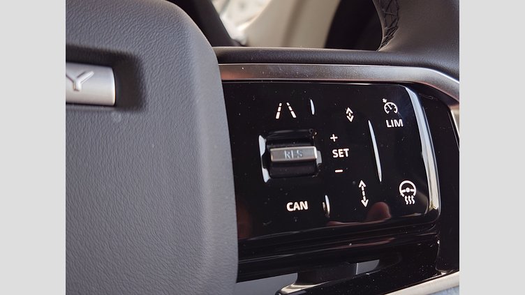 2024 認定中古車 Land Rover Discovery Sport サントリーニブラック D200マイルドハイブリッド（ディーゼル） 標準ホイール S