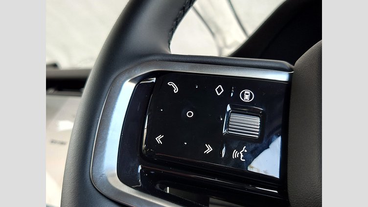 2024 認定中古車 Land Rover Discovery Sport サントリーニブラック D200マイルドハイブリッド（ディーゼル） 標準ホイール S