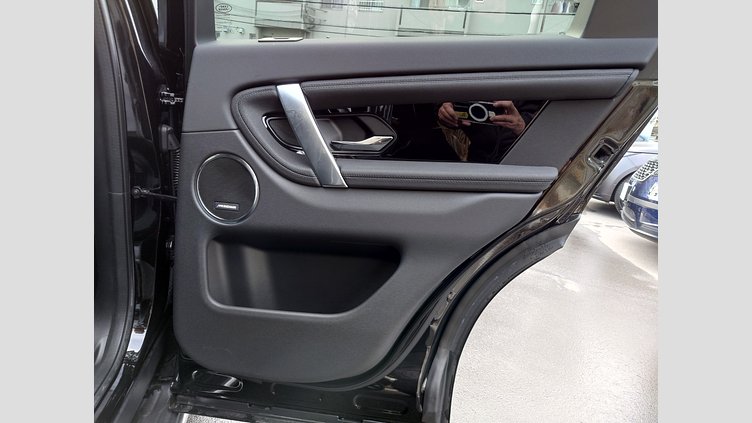 2024 認定中古車 Land Rover Discovery Sport サントリーニブラック D200マイルドハイブリッド（ディーゼル） 標準ホイール S