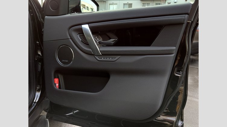 2024 認定中古車 Land Rover Discovery Sport サントリーニブラック D200マイルドハイブリッド（ディーゼル） 標準ホイール S