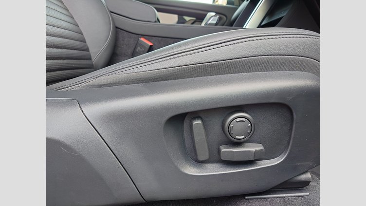 2024 認定中古車 Land Rover Discovery Sport サントリーニブラック D200マイルドハイブリッド（ディーゼル） 標準ホイール S