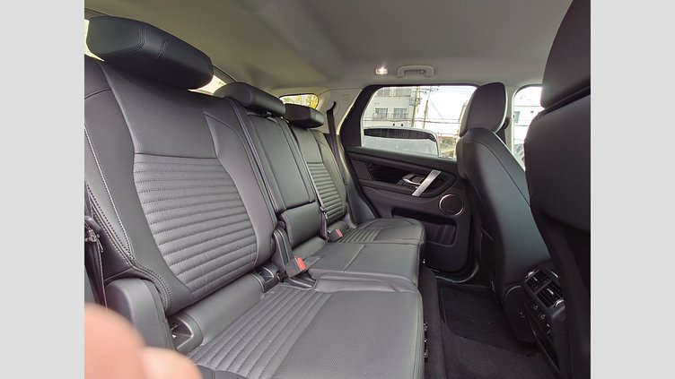 2024 認定中古車 Land Rover Discovery Sport サントリーニブラック D200マイルドハイブリッド（ディーゼル） 標準ホイール S