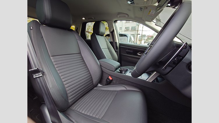 2024 認定中古車 Land Rover Discovery Sport サントリーニブラック D200マイルドハイブリッド（ディーゼル） 標準ホイール S