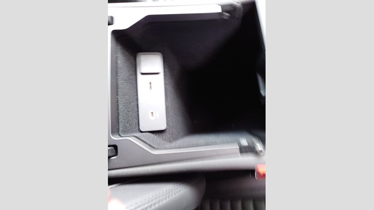 2024 認定中古車 Land Rover Discovery Sport サントリーニブラック D200マイルドハイブリッド（ディーゼル） 標準ホイール S