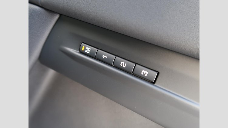 2024 認定中古車 Land Rover Range Rover Evoque サントリーニブラック P200（ガソリン） スタンダードホイールベース S