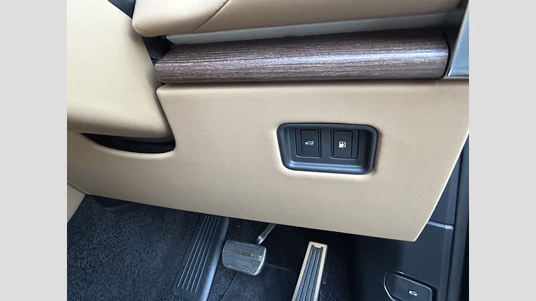 2024 認定中古車 Land Rover Range Rover サントリーニブラック P550 AWD PHEV（AT） スタンダードホイールベース SE