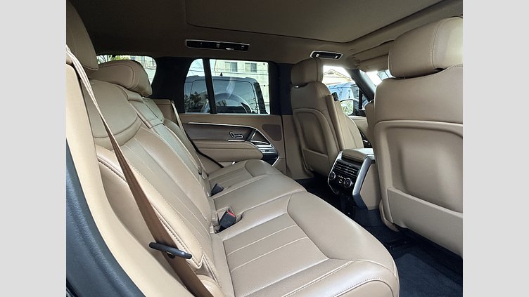 2024 認定中古車 Land Rover Range Rover サントリーニブラック P550 AWD PHEV（AT） スタンダードホイールベース SE