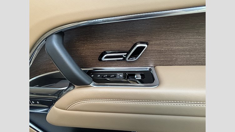 2024 認定中古車 Land Rover Range Rover サントリーニブラック P550 AWD PHEV（AT） スタンダードホイールベース SE