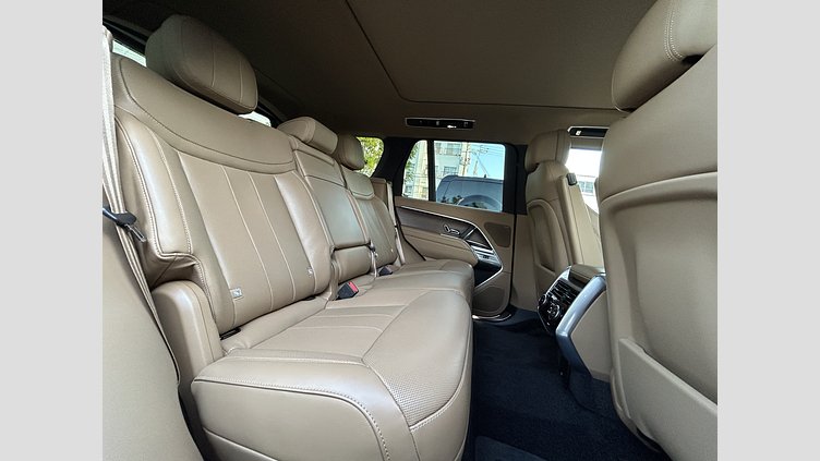 2024 認定中古車 Land Rover Range Rover サントリーニブラック P550 AWD PHEV（AT） スタンダードホイールベース SE