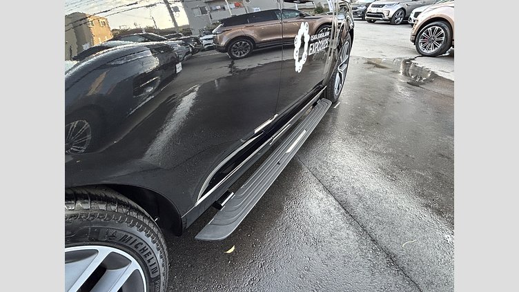 2024 認定中古車 Land Rover Range Rover サントリーニブラック P550 AWD PHEV（AT） スタンダードホイールベース SE