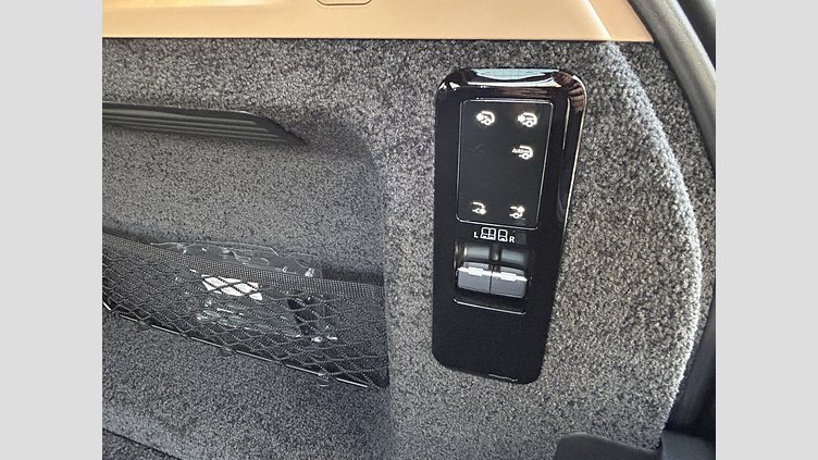 2024 認定中古車 Land Rover Range Rover サントリーニブラック P550 AWD PHEV（AT） スタンダードホイールベース SE