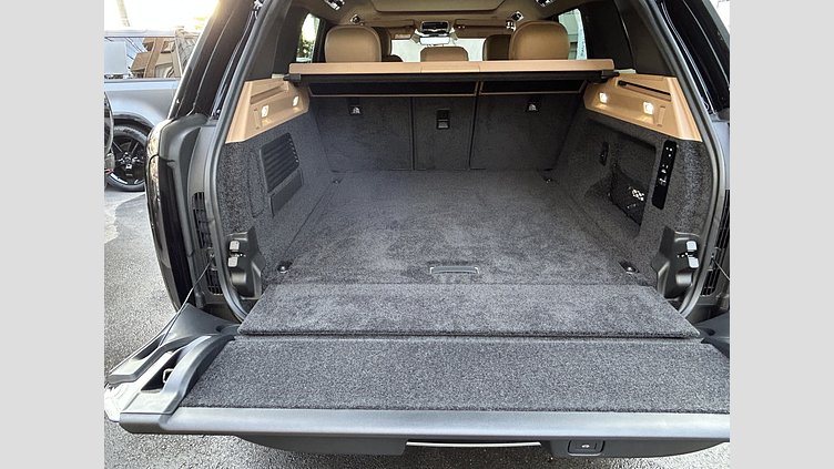 2024 認定中古車 Land Rover Range Rover サントリーニブラック P550 AWD PHEV（AT） スタンダードホイールベース SE