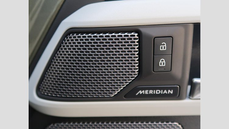 2024 認定中古車 Land Rover Defender 110 パンゲアグリーン P300 AWD（AT） SE