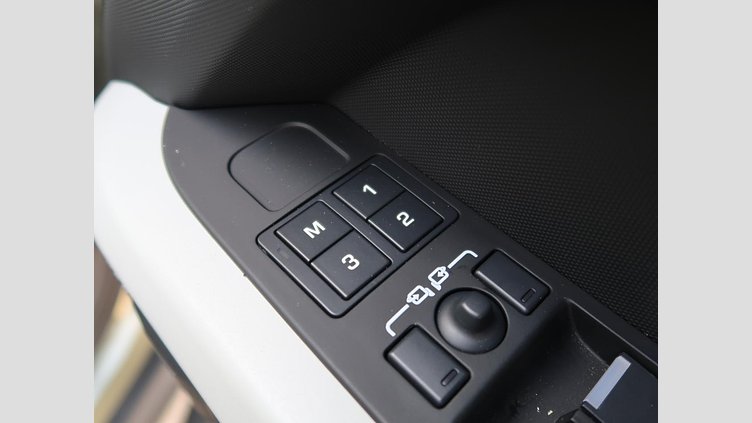 2024 認定中古車 Land Rover Defender 110 パンゲアグリーン P300 AWD（AT） SE