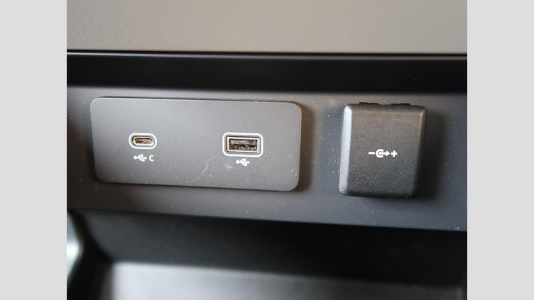 2024 認定中古車 Land Rover Defender 110 パンゲアグリーン P300 AWD（AT） SE