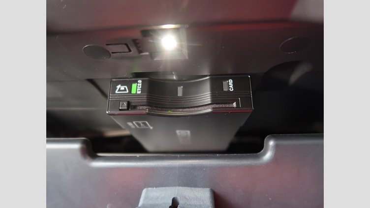 2024 認定中古車 Land Rover Defender 110 パンゲアグリーン P300 AWD（AT） SE