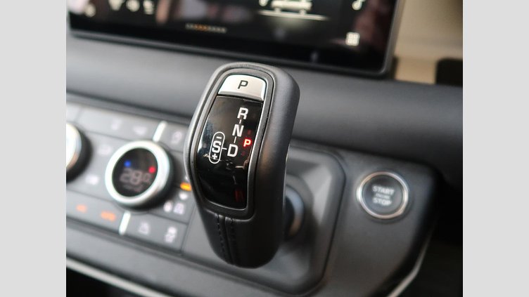 2024 認定中古車 Land Rover Defender 110 パンゲアグリーン P300 AWD（AT） SE