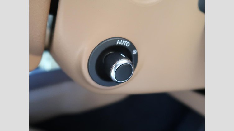 2024 認定中古車 Land Rover Range Rover オストゥーニパールホワイト D350 AWD MHEV（AT） スタンダードホイールベース Autobiography