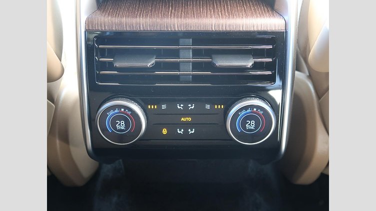 2024 認定中古車 Land Rover Range Rover オストゥーニパールホワイト D350 AWD MHEV（AT） スタンダードホイールベース Autobiography