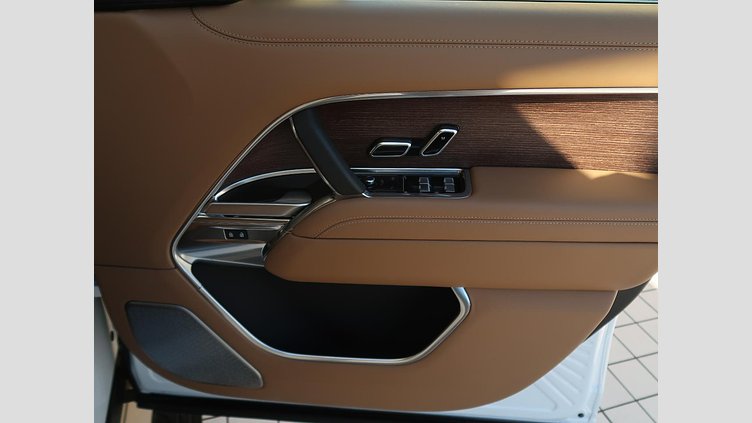 2024 認定中古車 Land Rover Range Rover オストゥーニパールホワイト D350 AWD MHEV（AT） スタンダードホイールベース Autobiography