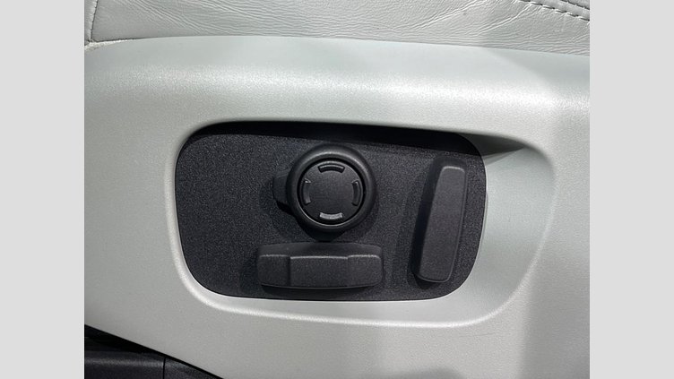 2017 認定中古車 Land Rover Discovery Waitomo Grey 3.0 litre V6 Supercharged Petrol HSEラグジュアリー