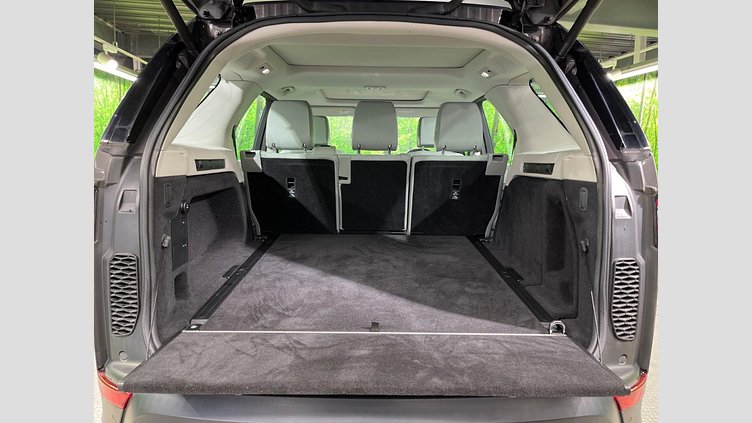 2017 認定中古車 Land Rover Discovery Waitomo Grey 3.0 litre V6 Supercharged Petrol HSEラグジュアリー