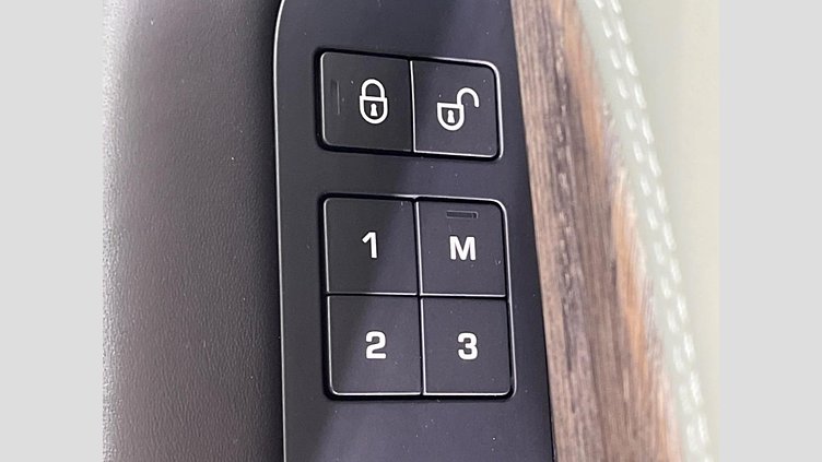 2017 認定中古車 Land Rover Discovery Waitomo Grey 3.0 litre V6 Supercharged Petrol HSEラグジュアリー