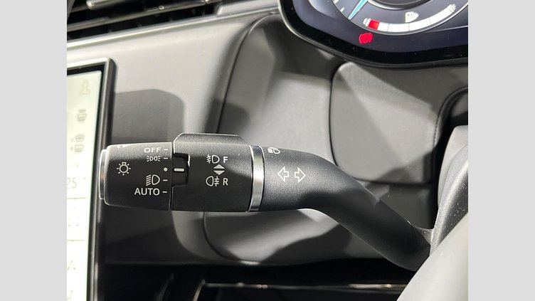 2024 認定中古車 Land Rover Range Rover Sport オストゥーニパールホワイト P550eプラグインハイブリッド（ガソリン） スタンダードホイールベース Dynamic SE