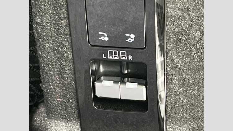 2024 認定中古車 Land Rover Range Rover Sport オストゥーニパールホワイト P550eプラグインハイブリッド（ガソリン） スタンダードホイールベース Dynamic SE