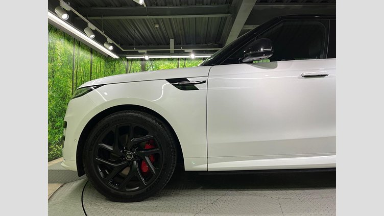 2024 認定中古車 Land Rover Range Rover Sport オストゥーニパールホワイト P550eプラグインハイブリッド（ガソリン） スタンダードホイールベース Dynamic SE