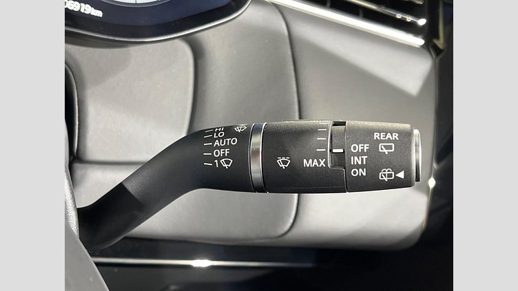 2024 認定中古車 Land Rover Range Rover Sport オストゥーニパールホワイト P550eプラグインハイブリッド（ガソリン） スタンダードホイールベース Dynamic SE