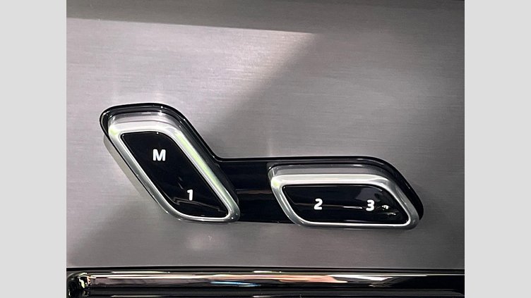 2024 認定中古車 Land Rover Range Rover Sport オストゥーニパールホワイト P550eプラグインハイブリッド（ガソリン） スタンダードホイールベース Dynamic SE