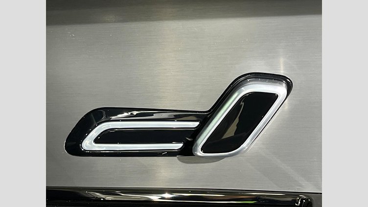 2024 認定中古車 Land Rover Range Rover Sport オストゥーニパールホワイト P550eプラグインハイブリッド（ガソリン） スタンダードホイールベース Dynamic SE