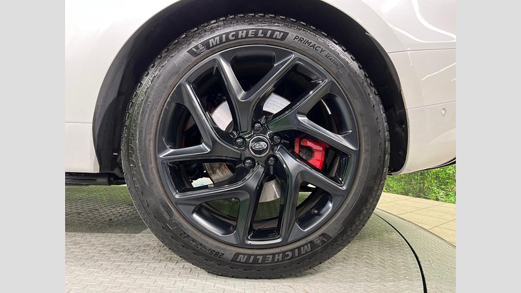 2024 認定中古車 Land Rover Range Rover Sport オストゥーニパールホワイト P550eプラグインハイブリッド（ガソリン） スタンダードホイールベース Dynamic SE