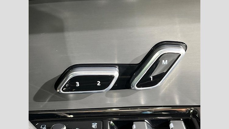 2024 認定中古車 Land Rover Range Rover Sport オストゥーニパールホワイト P550eプラグインハイブリッド（ガソリン） スタンダードホイールベース Dynamic SE