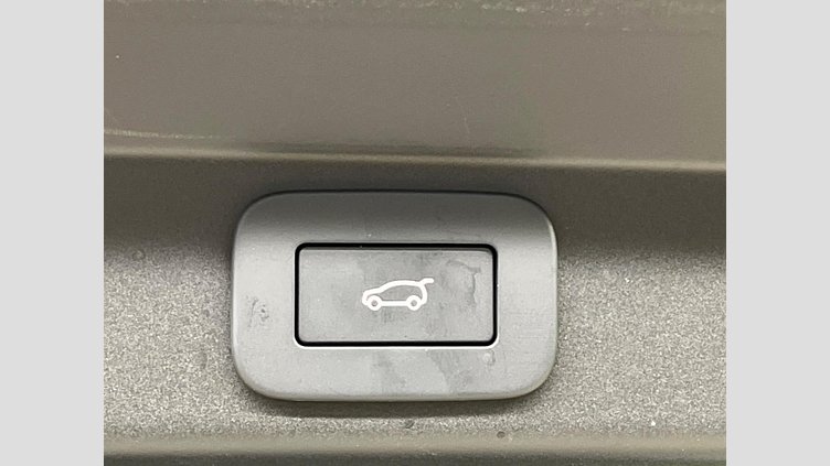 2024 認定中古車 Land Rover Range Rover Sport オストゥーニパールホワイト P550eプラグインハイブリッド（ガソリン） スタンダードホイールベース Dynamic SE