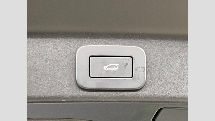 2023 認定中古車 Jaguar F-Pace オストゥーニパールホワイト D204 AWD（オートマチック）MHEV R-DYNAMIC SE