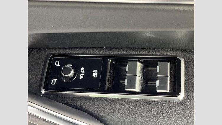 2023 認定中古車 Jaguar F-Pace オストゥーニパールホワイト D204 AWD（オートマチック）MHEV R-DYNAMIC SE