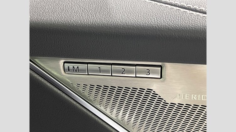 2023 認定中古車 Jaguar F-Pace オストゥーニパールホワイト D204 AWD（オートマチック）MHEV R-DYNAMIC SE