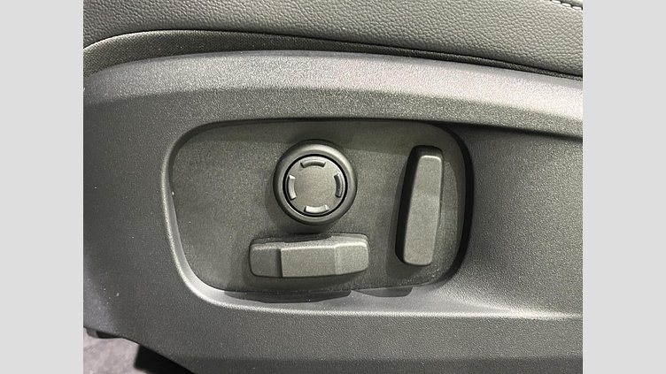 2023 認定中古車 Jaguar F-Pace オストゥーニパールホワイト D204 AWD（オートマチック）MHEV R-DYNAMIC SE