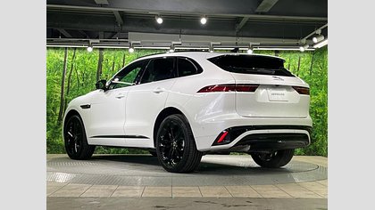 F-Pace 1