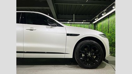 F-Pace 27