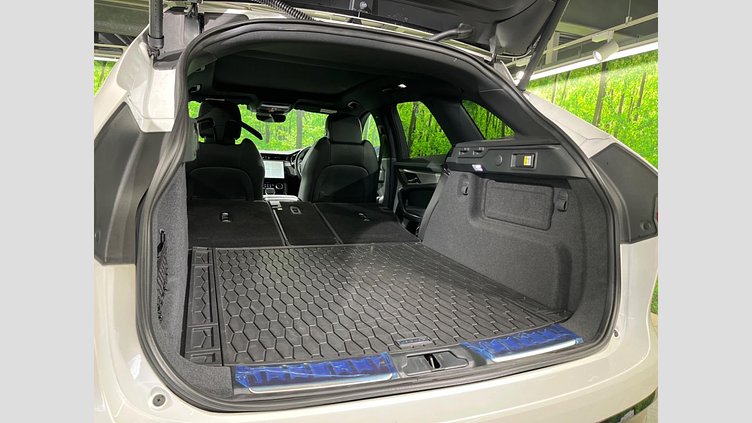 2023 認定中古車 Jaguar F-Pace オストゥーニパールホワイト D204 AWD（オートマチック）MHEV R-DYNAMIC SE