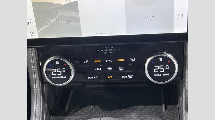 2023 認定中古車 Jaguar F-Pace オストゥーニパールホワイト D204 AWD（オートマチック）MHEV R-DYNAMIC SE