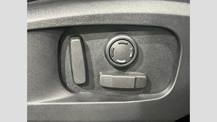 2023 認定中古車 Jaguar F-Pace オストゥーニパールホワイト D204 AWD（オートマチック）MHEV R-DYNAMIC SE