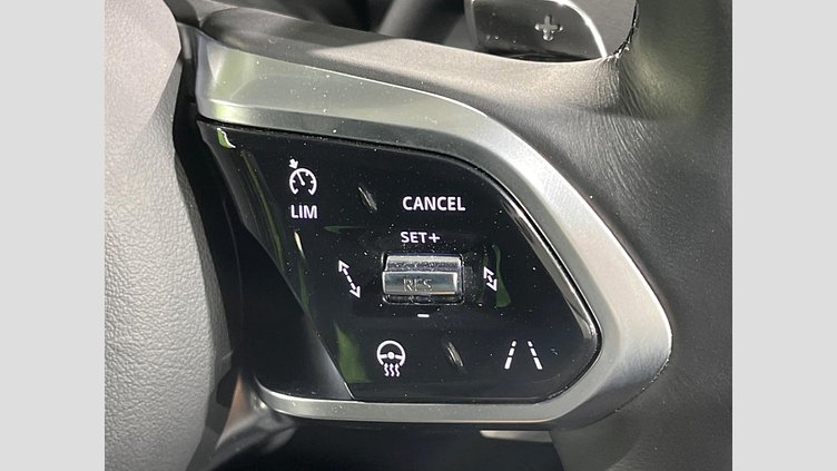 2023 認定中古車 Jaguar F-Pace オストゥーニパールホワイト D204 AWD（オートマチック）MHEV R-DYNAMIC SE